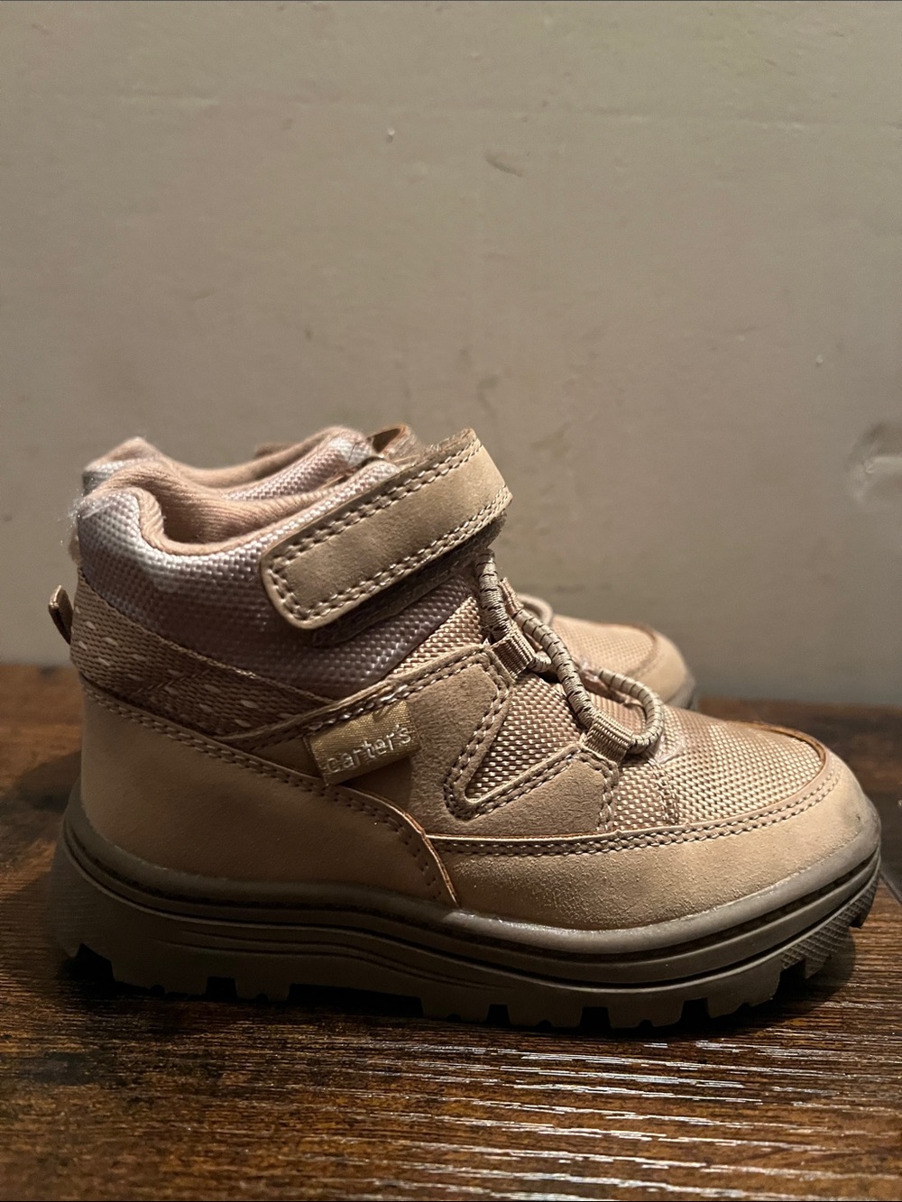 Carterโs size 9 high top boots
